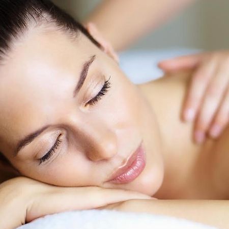 Les Horizons - Spa-Jacuzzi - Massage- Sauna - 4 Saisons - Piscine Chauffee Toute L'Annee - 800M Centre Ville نييون المظهر الخارجي الصورة